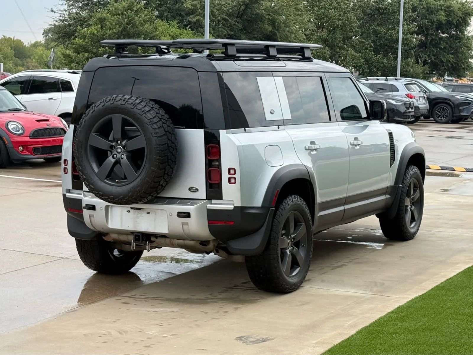 Used 2020  Land Rover First Edition image 5