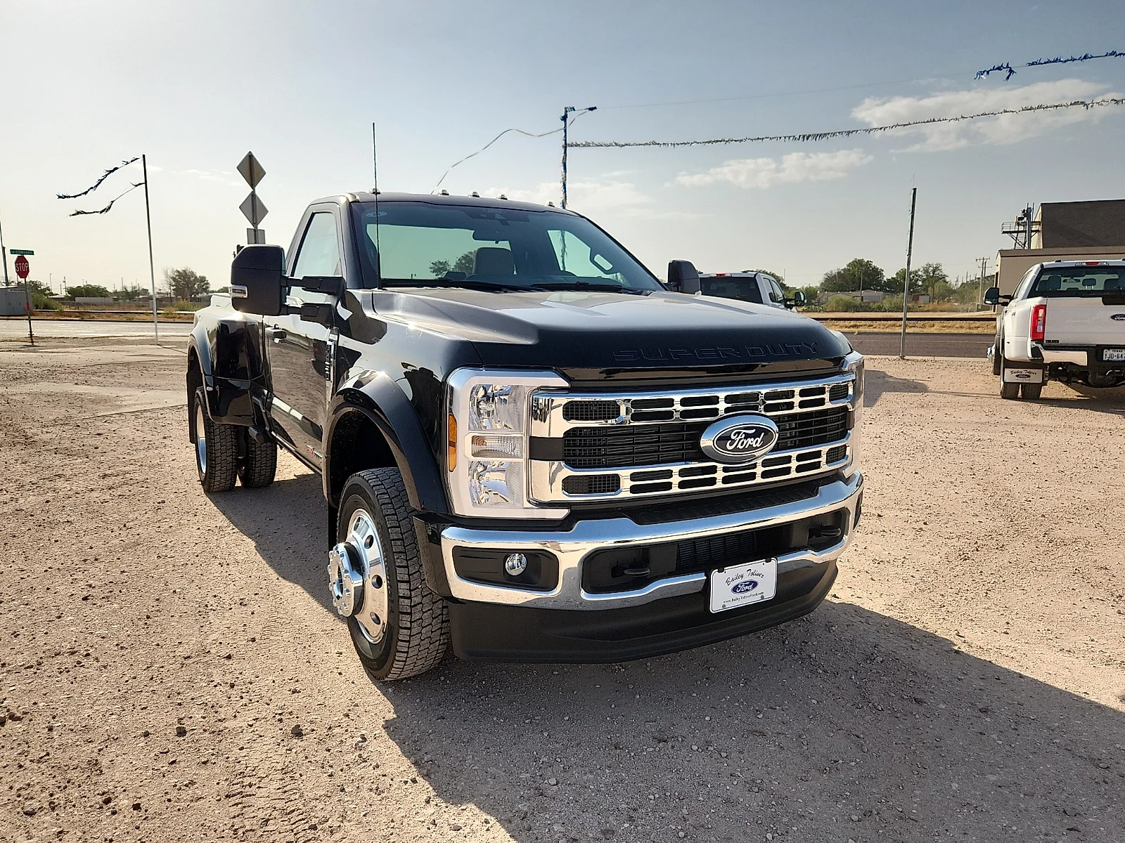 New 2027 Agate Black Metallic Ford XLT image 1
