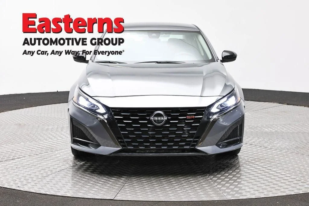 Used 2025 Gray Nissan 2.5 SR image 2