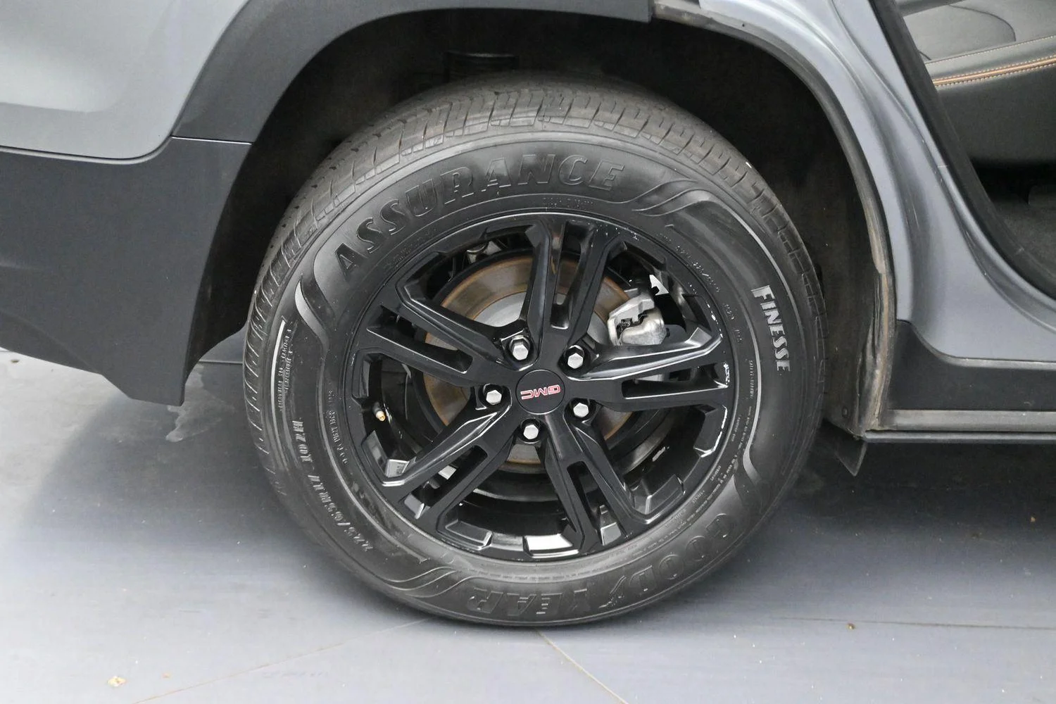 Used 2023 Sterling Metallic GMC AT4 image 39