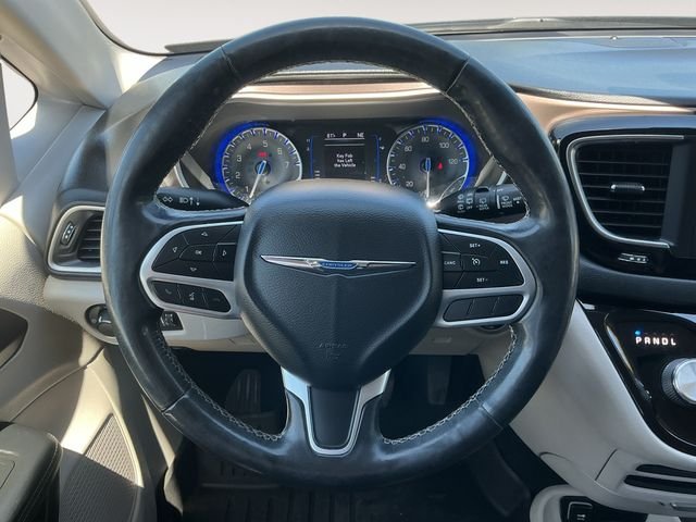 Used 2020 Blue Chrysler LX image 12