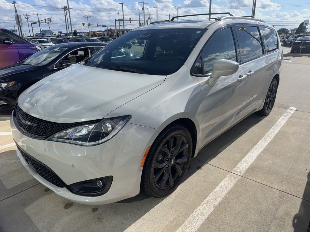 2020 Chrysler Pacifica Touring L Plus's photo