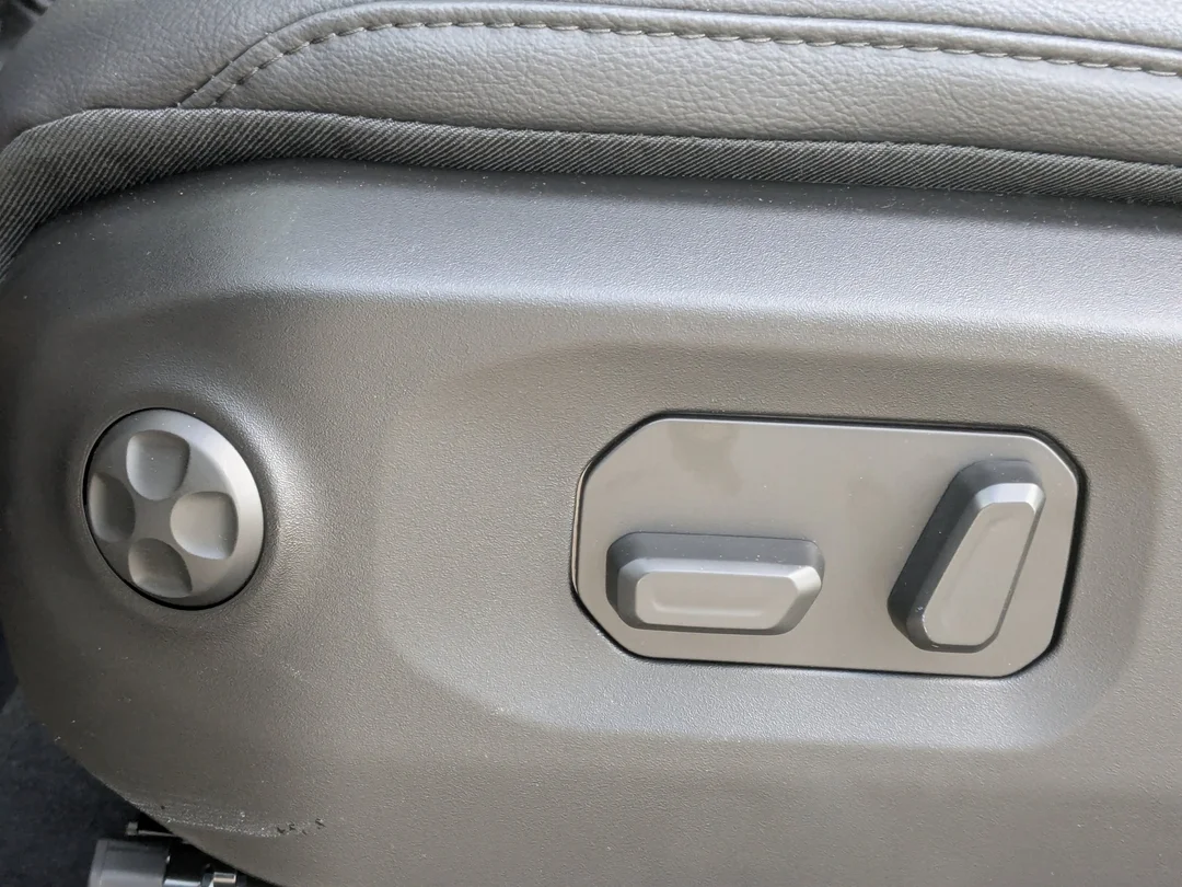 New 2026 Grey Jeep Sahara - - 4x4 - McKinley Leather - Body-Color Top - Alpine Audio - Remote Start & More! image 14