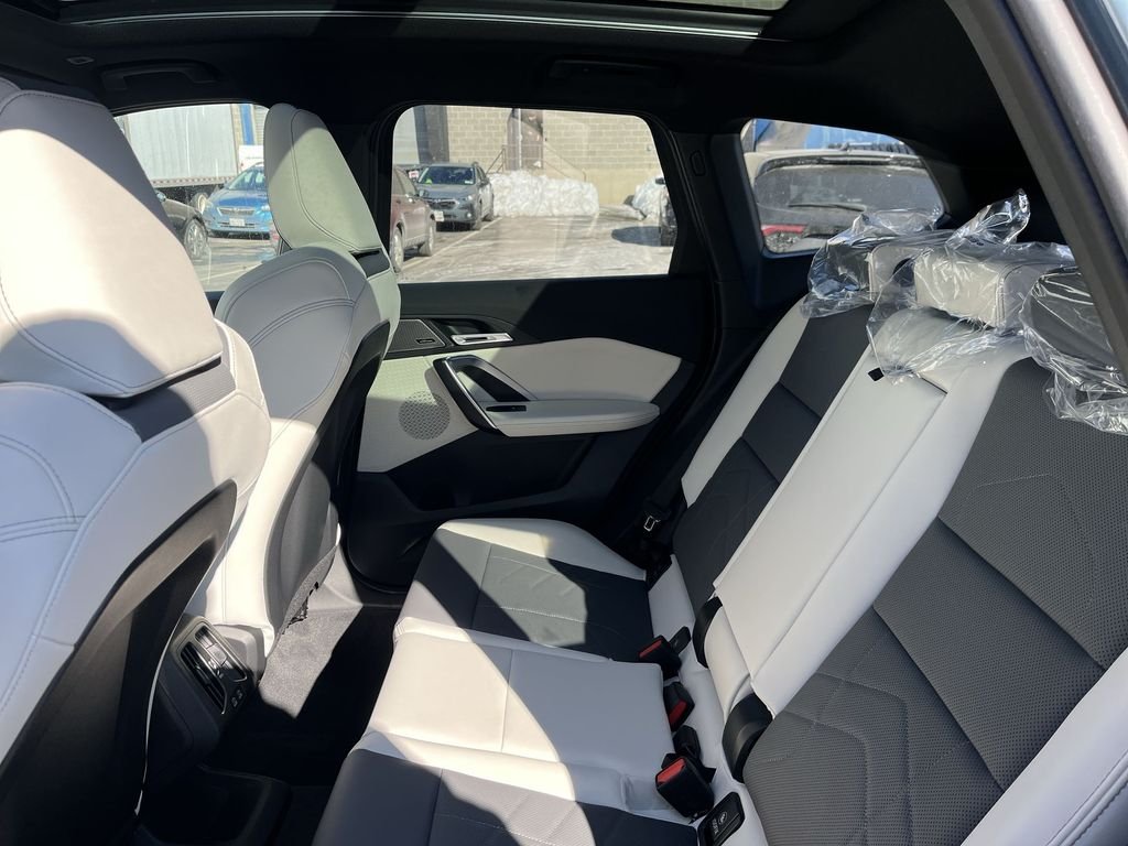 Used 2026 Green Metallic BMW xDrive28i image 22