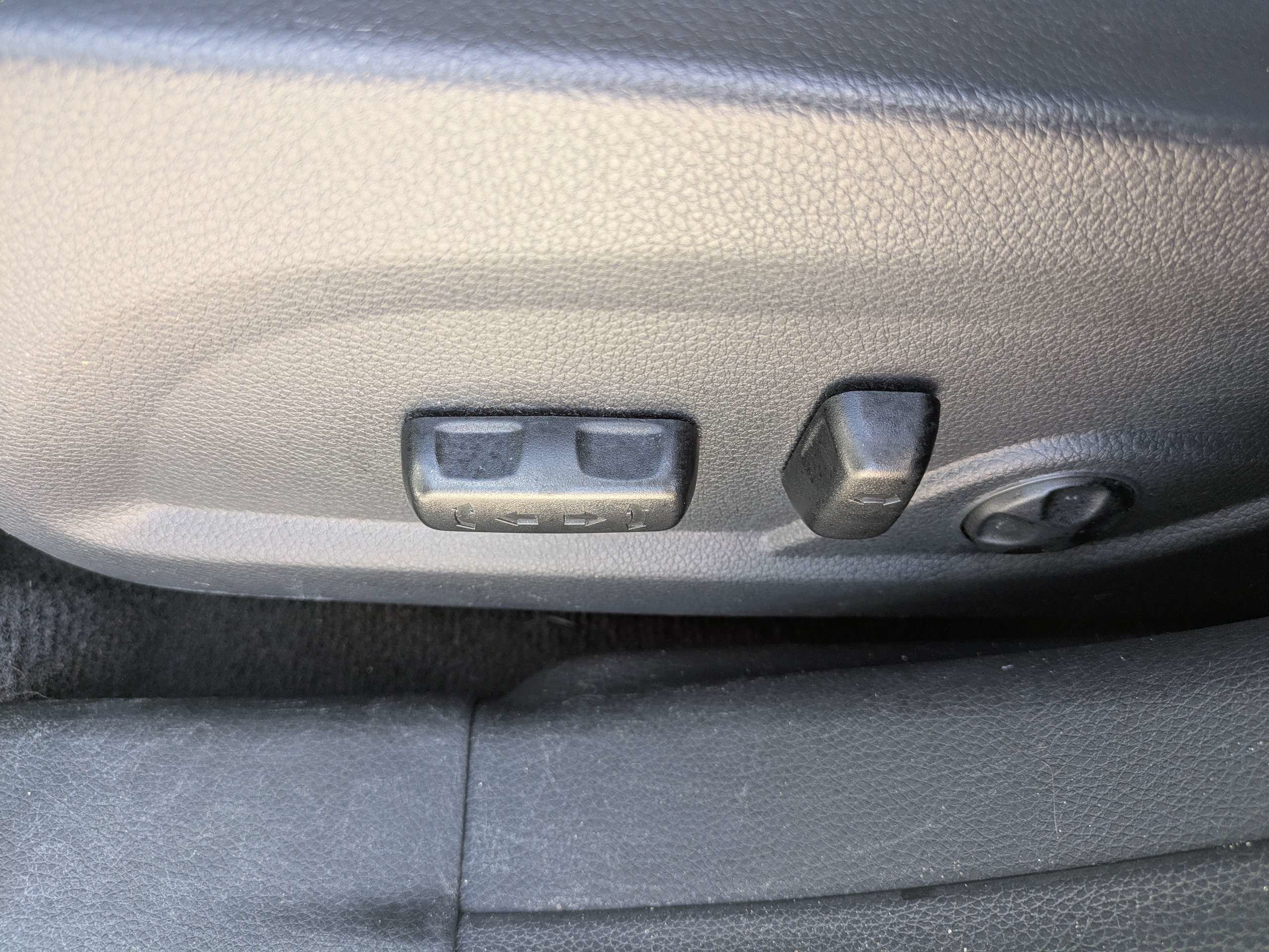 Used 2017 Sparkling Silver Hyundai 2.4L image 18