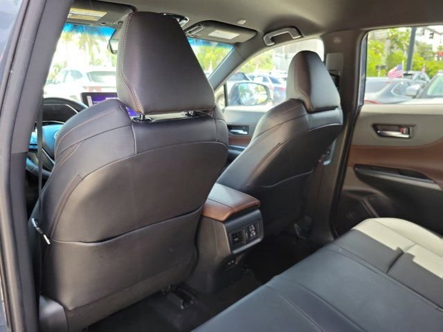 2023 Toyota Venza Limited - Photo 8