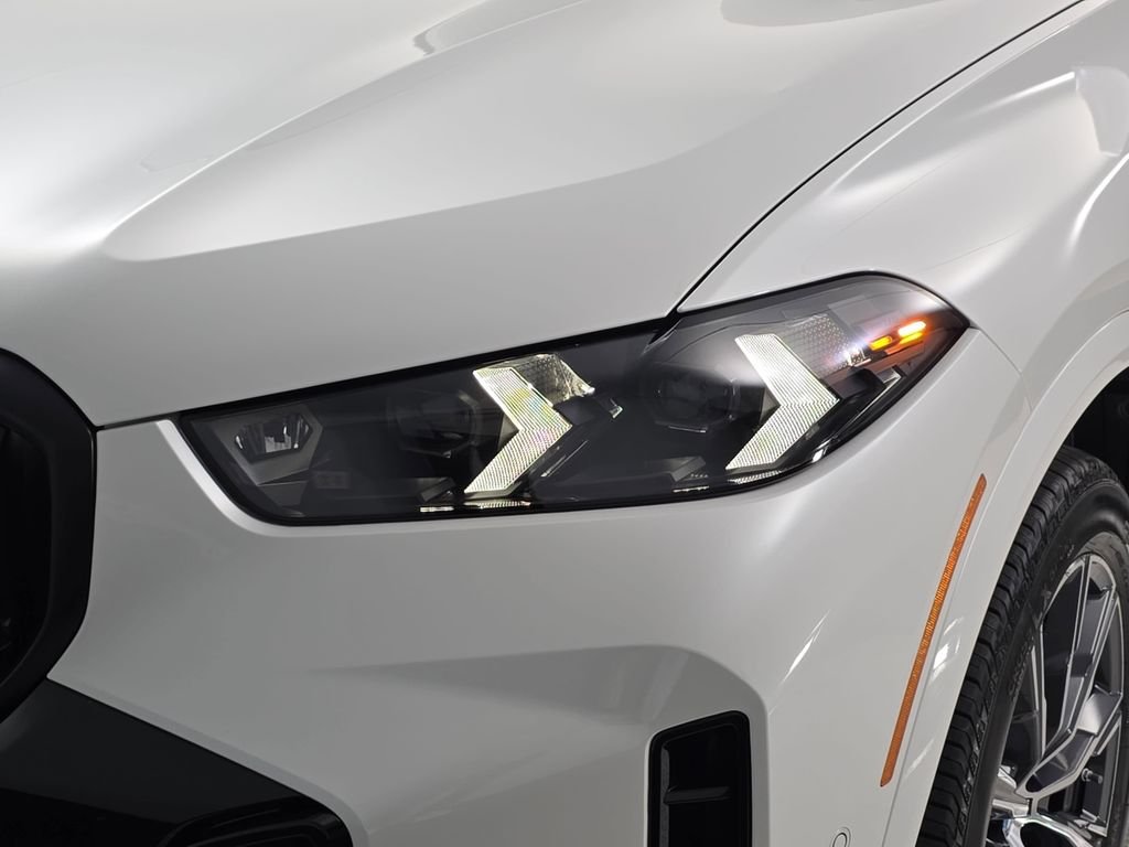 New 2026 Mineral White Metallic BMW xDrive50e image 31
