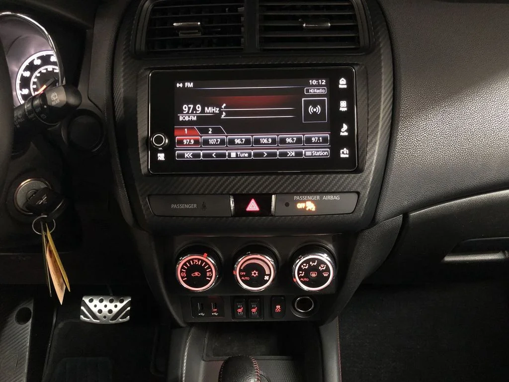 Used 2019 Pearl White Mitsubishi  image 24