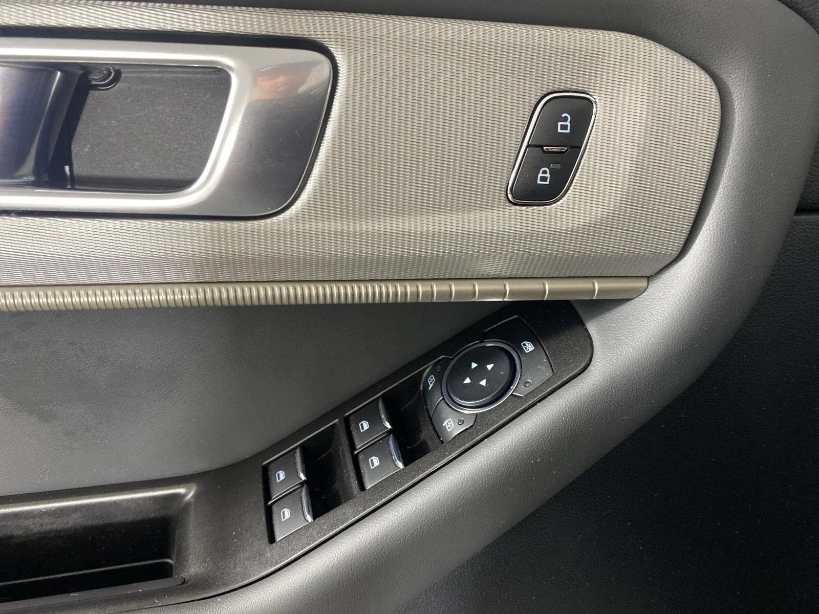 New 2026 Carbonized Gray Metallic Ford Active image 15