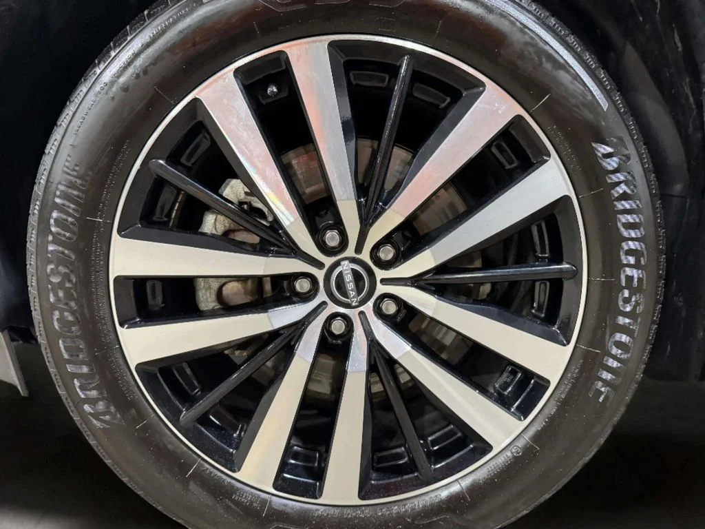 Used 2025 Black Nissan Platinum image 34
