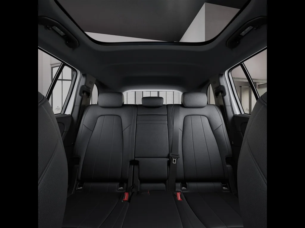 New 2026 Polar White Mercedes-Benz GLB 250 image 44