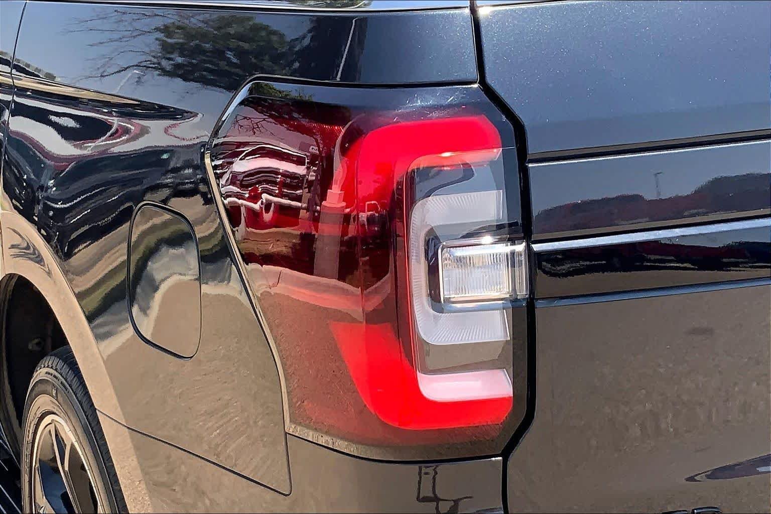 Used 2023 Dark Matter Gray Ford Limited image 29