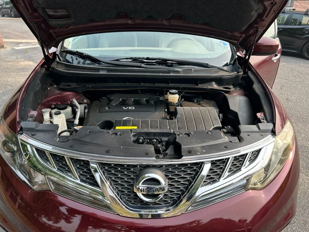 Used 2011 Red Nissan SL image 10