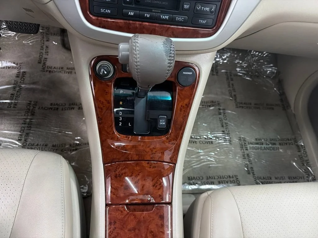 Used 2006 Gold Toyota Limited image 16