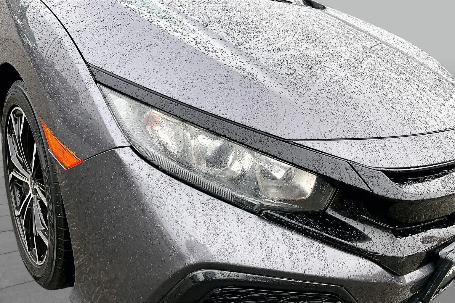 Certified Used 2018 Modern Steel Metallic Honda  image 27