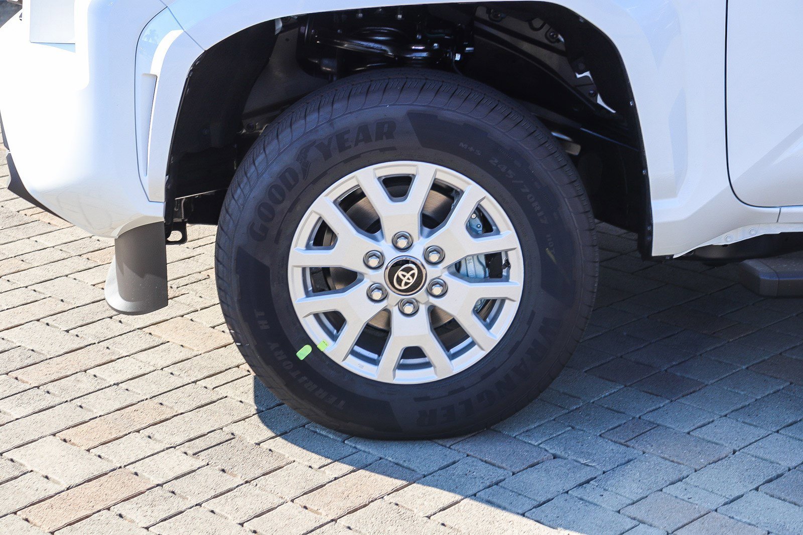 2025 Toyota Tacoma SR5 - Photo 11