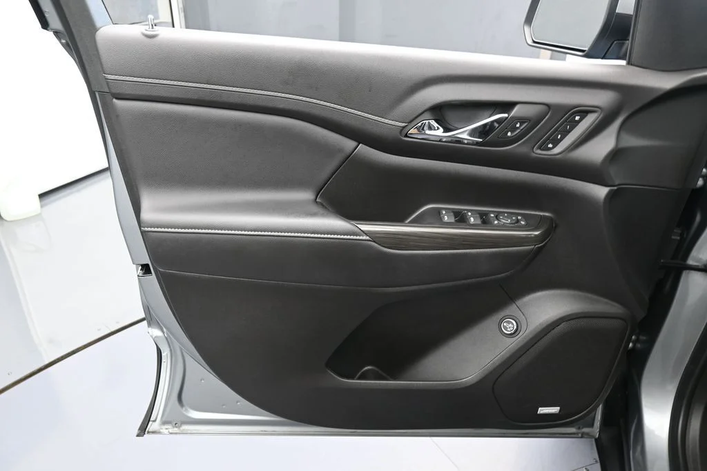 Used 2023 Sterling Metallic GMC SLT image 13