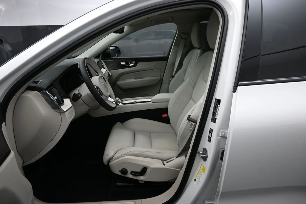 New 2026 Crystal White Volvo T8 Ultra image 10