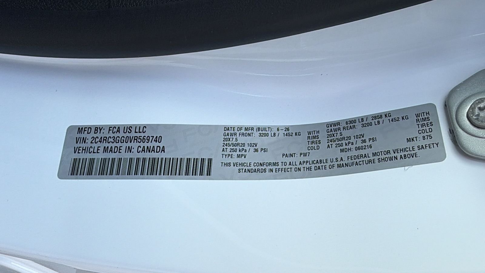 New 2027 Bright White Clear-Coat Exterior Paint Chrysler Limited image 35