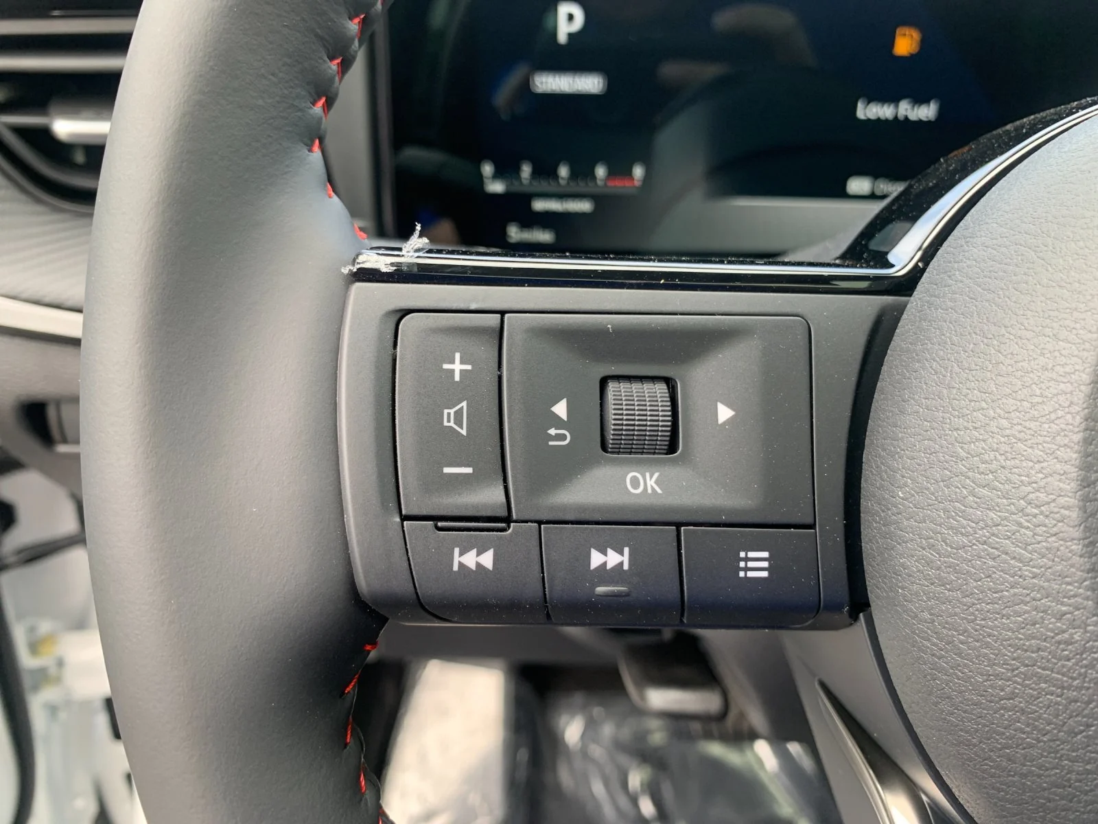 New 2026 Aspen White TriCoat / Super Black Two-tone Nissan SR image 26