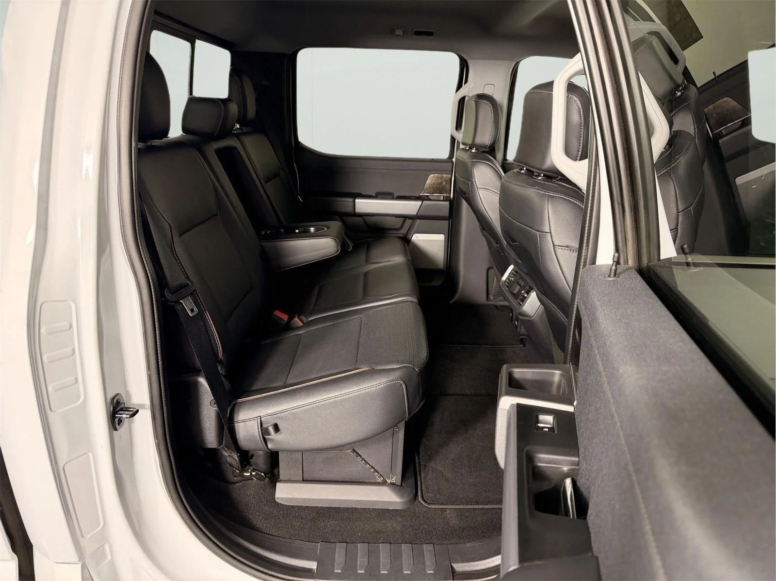 Used 2022 Space White Ford LARIAT image 19