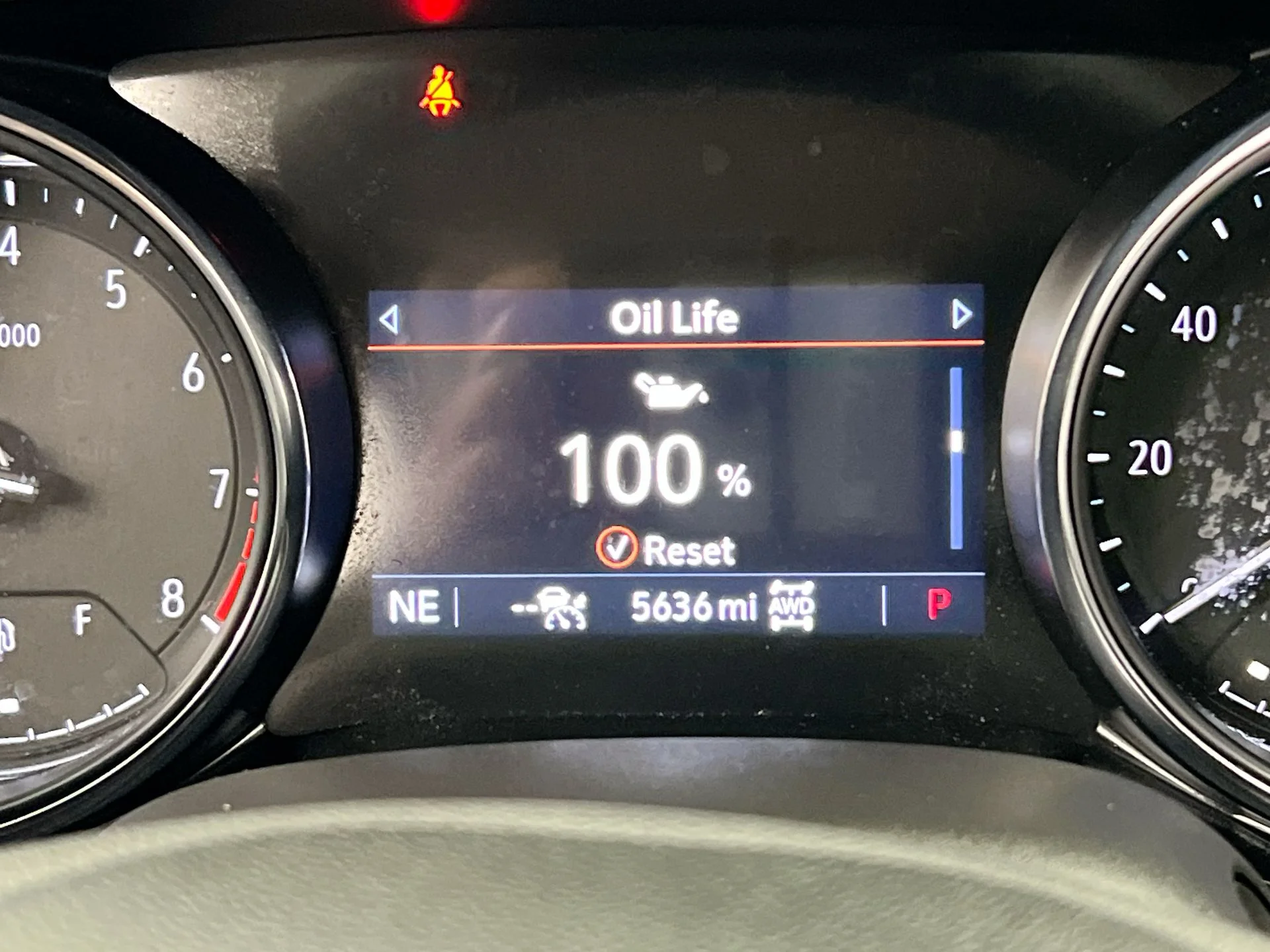 Used 2023 Red Buick Essence image 3