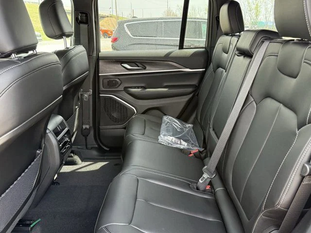 New 2026 Baltic Gray Metallic Clear-Coat Exterior Paint Jeep Limited image 6