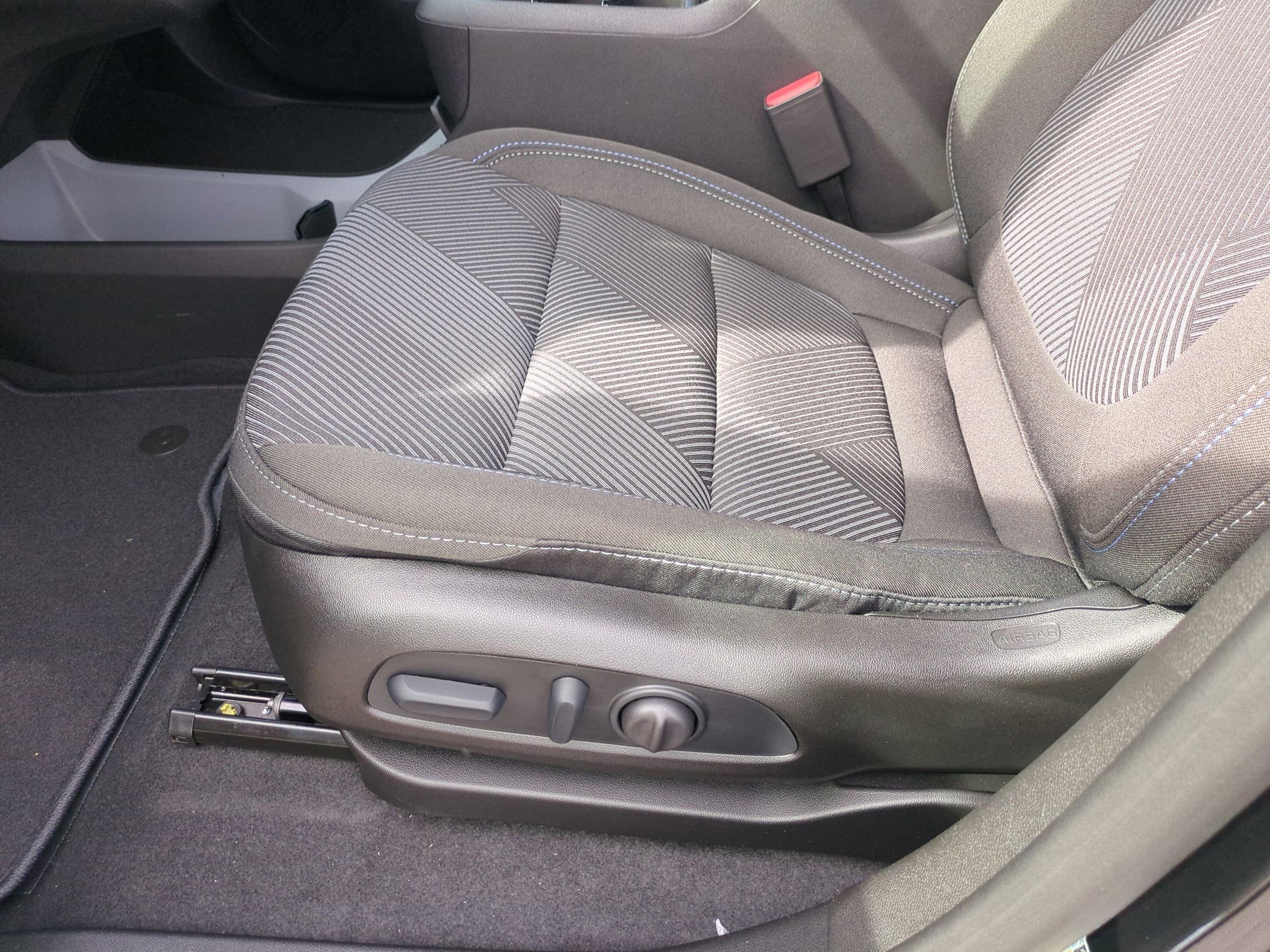 New 2027 Mosaic Black Metallic Chevrolet LT image 12