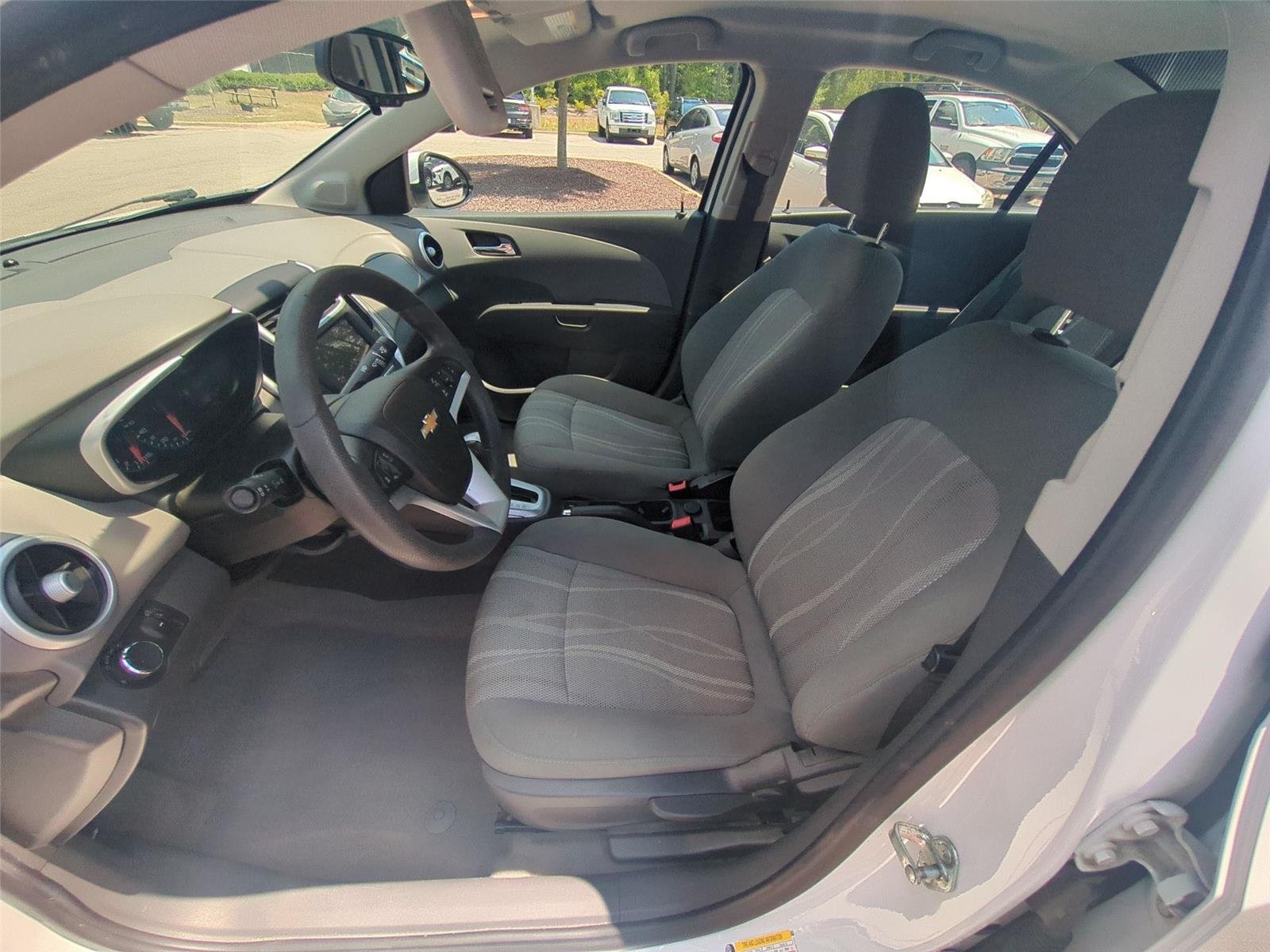 Used 2018 Summit White Chevrolet LT image 18