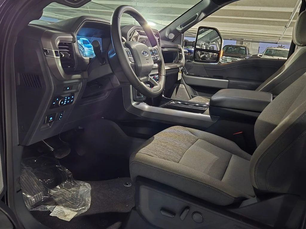 New 2025 Agate Black Metallic Ford XLT image 8