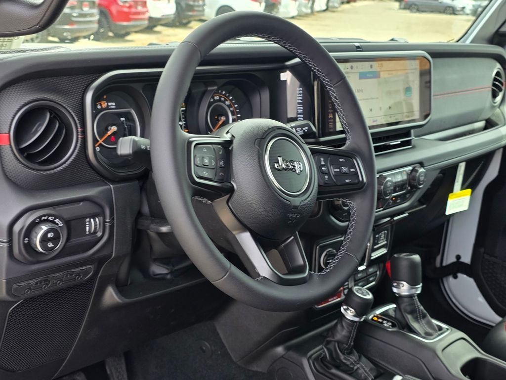 New 2026 Bright White Clear-Coat Exterior Paint Jeep Rubicon X image 7