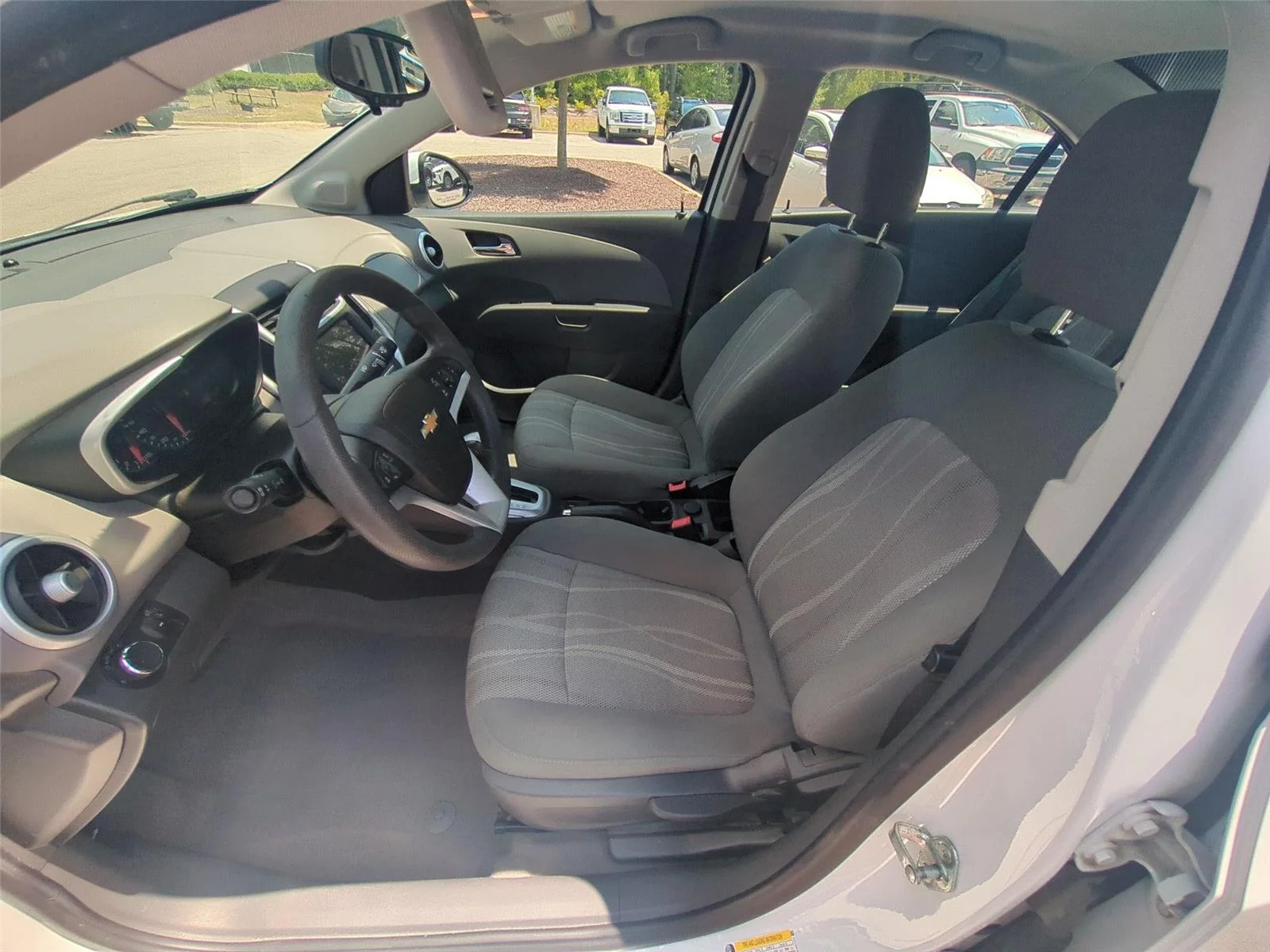 Used 2018  CHEVROLET LT image 18