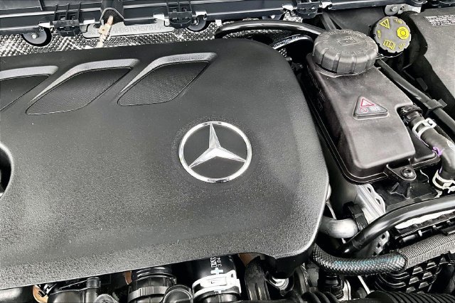 Used 2026 White Mercedes-Benz GLB 250 image 29