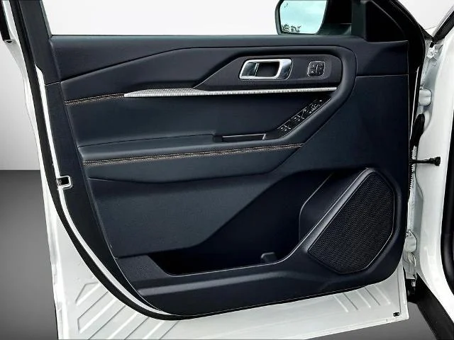 New 2026 Star White Metallic Tri-Coat Ford Tremor® image 60