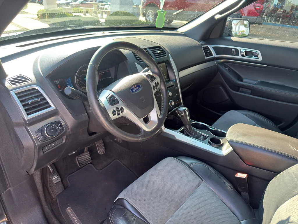 Used 2015 Bronze Fire Metallic Tinted Clearcoat Ford XLT image 11