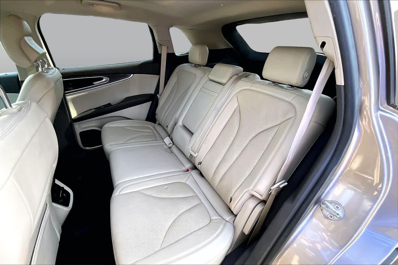 Used 2019 Iced Mocha Lincoln Reserve image 21