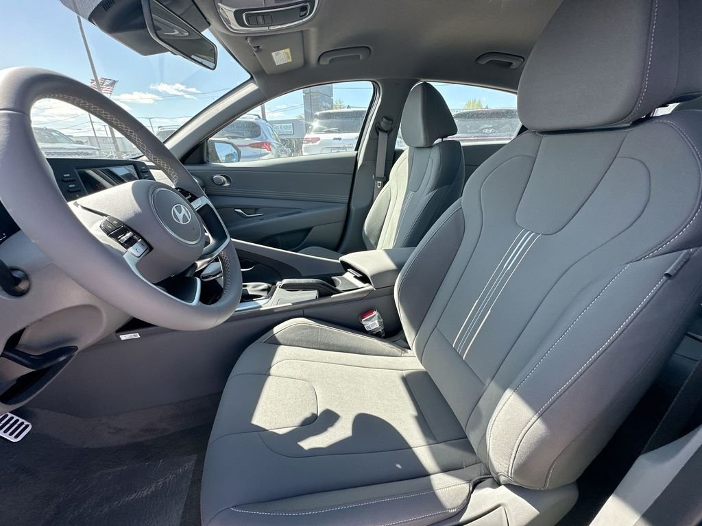 2025 Hyundai Elantra SEL - Photo 38