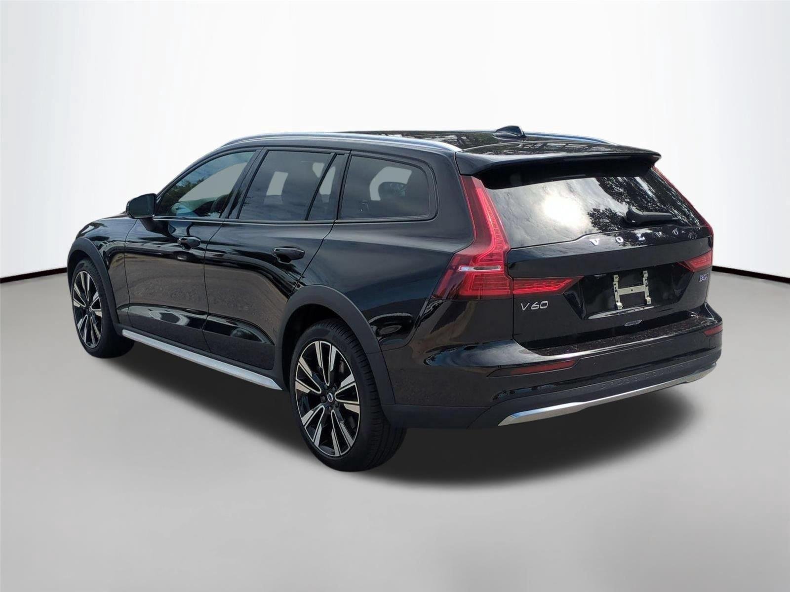 Used 2026 Onyx Black Metallic Volvo Ultra image 3
