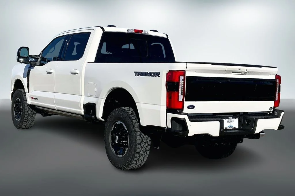 New 2026 Star White Metallic Tri-Coat Ford Platinum image 3