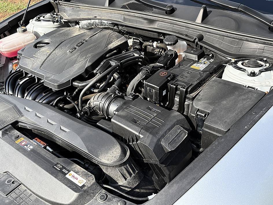 Used 2025 Aero Silver Hyundai SEL image 25