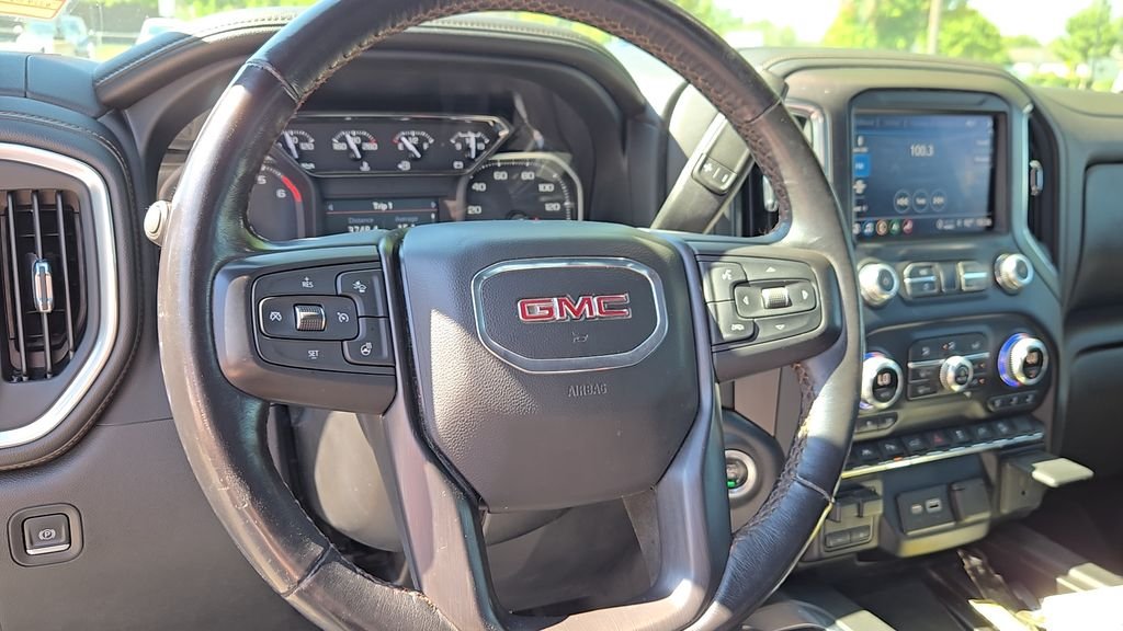 Used 2022 White GMC AT4 image 12