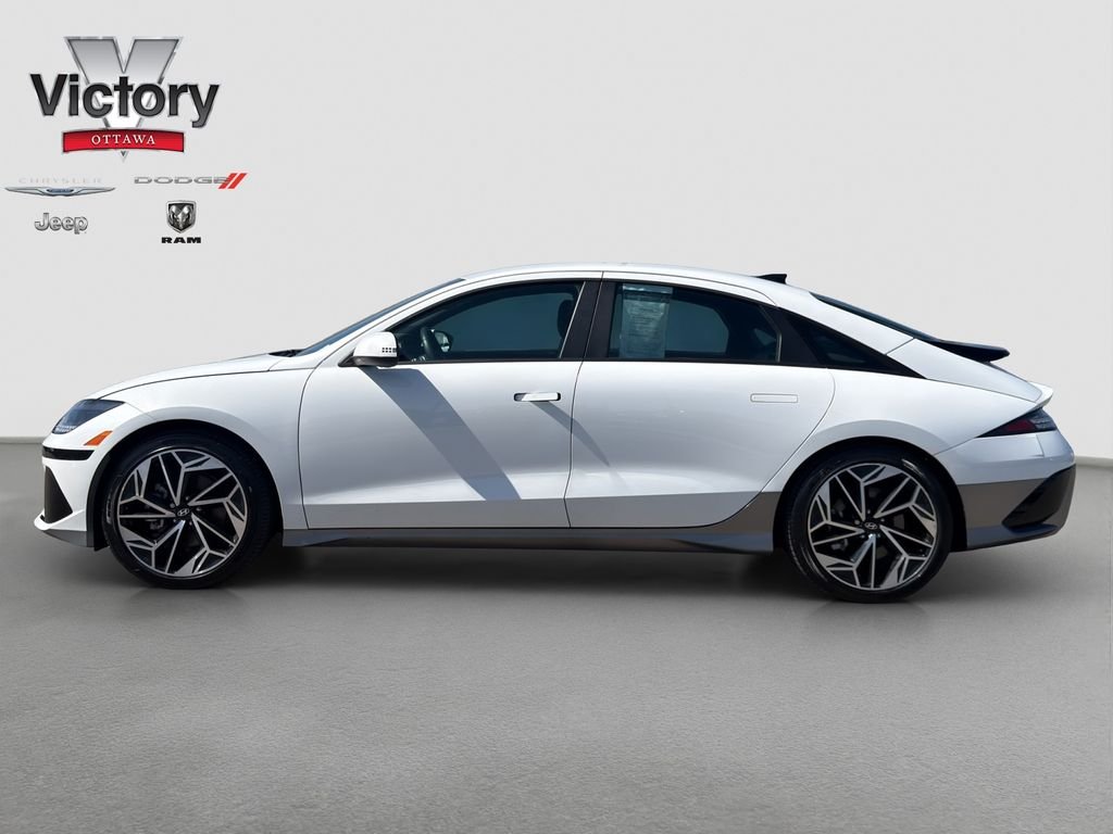 Used 2024 White Hyundai SEL image 3