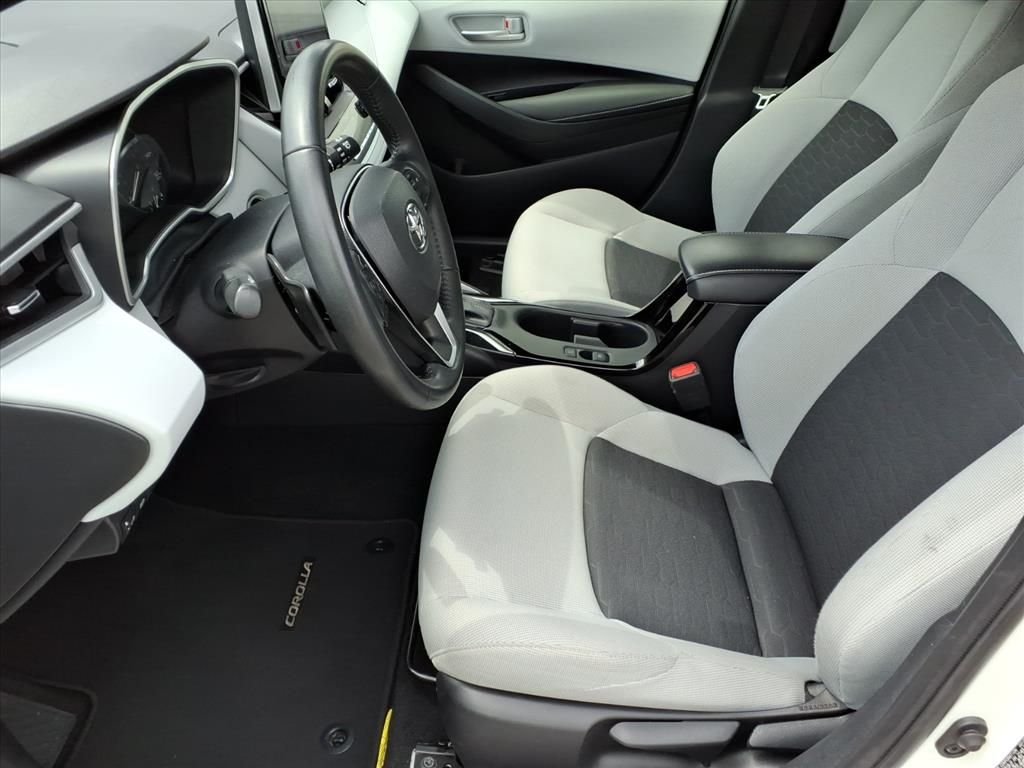 2025 Toyota Corolla Hatchback SE - Photo 12