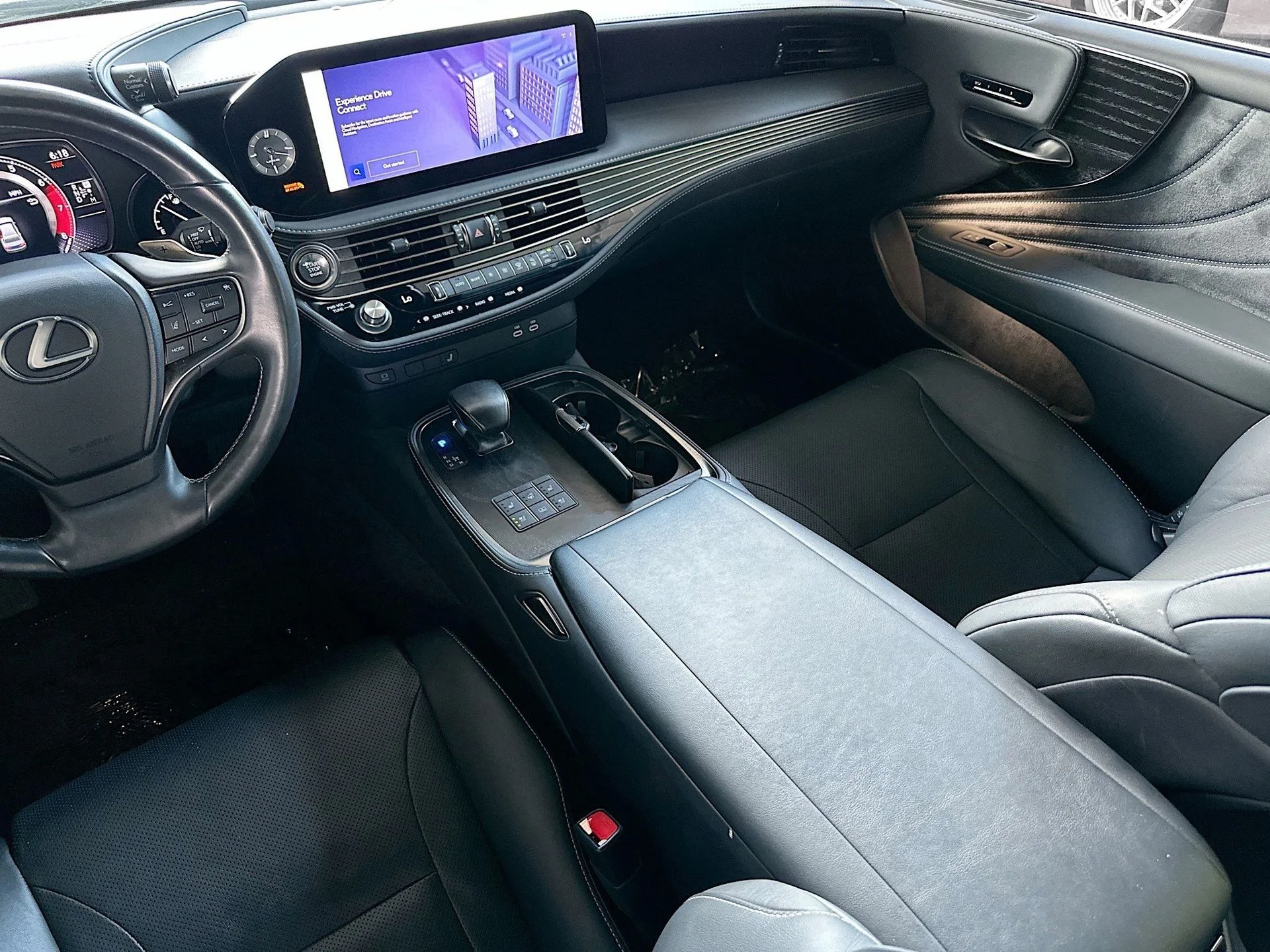 Used 2023 White Lexus 500 Base image 22