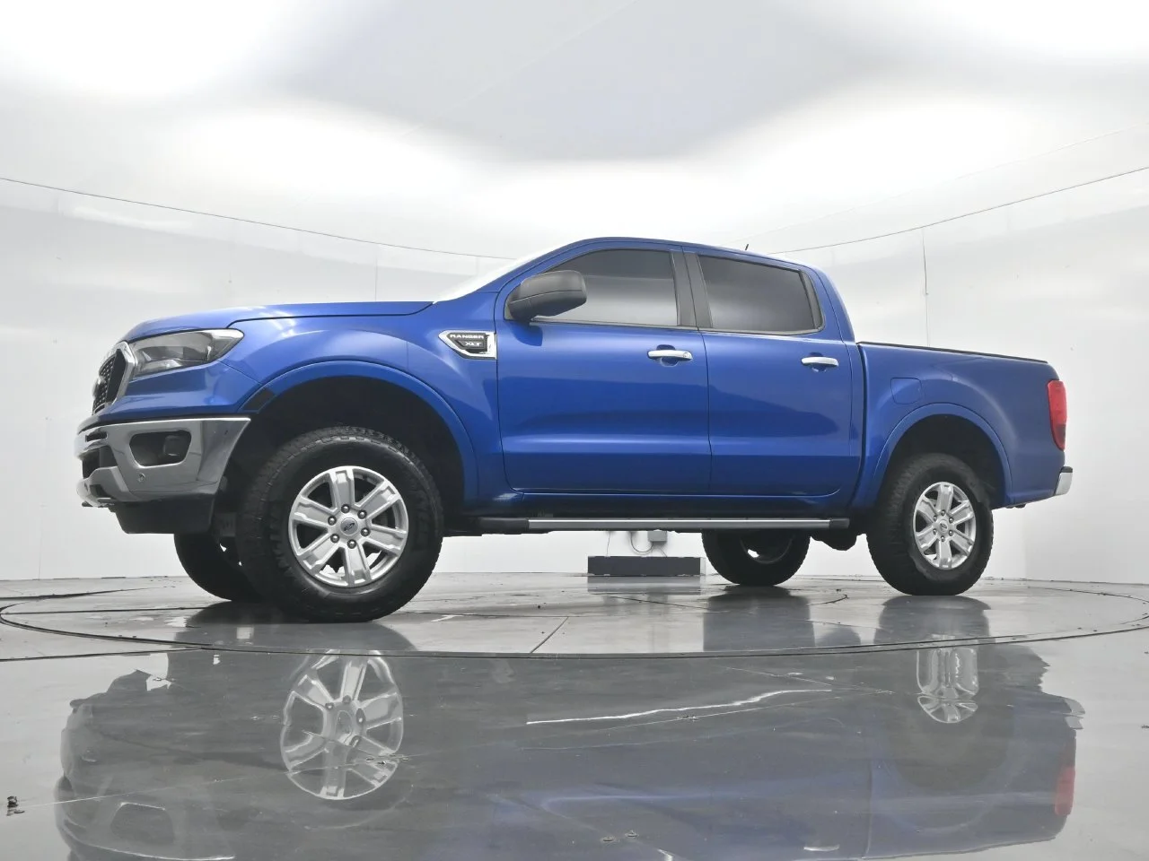 Used 2019 Lightning Blue Metallic Ford XLT image 45
