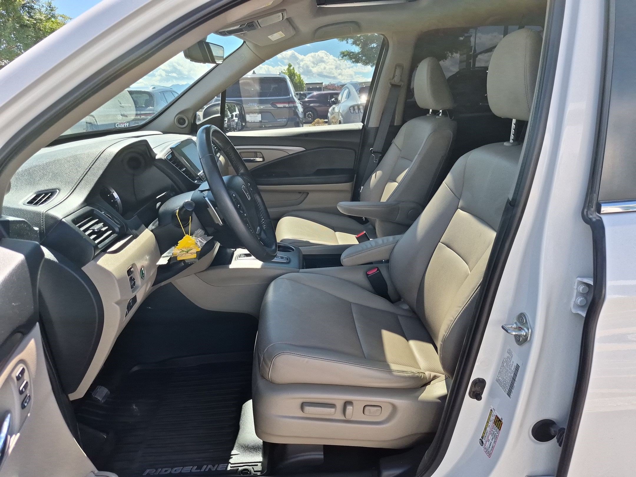 Used 2023 Platinum White Pearl Honda RTL image 16