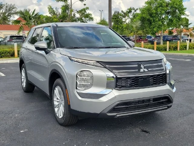 Used 2026 Silver Mitsubishi ES image 3