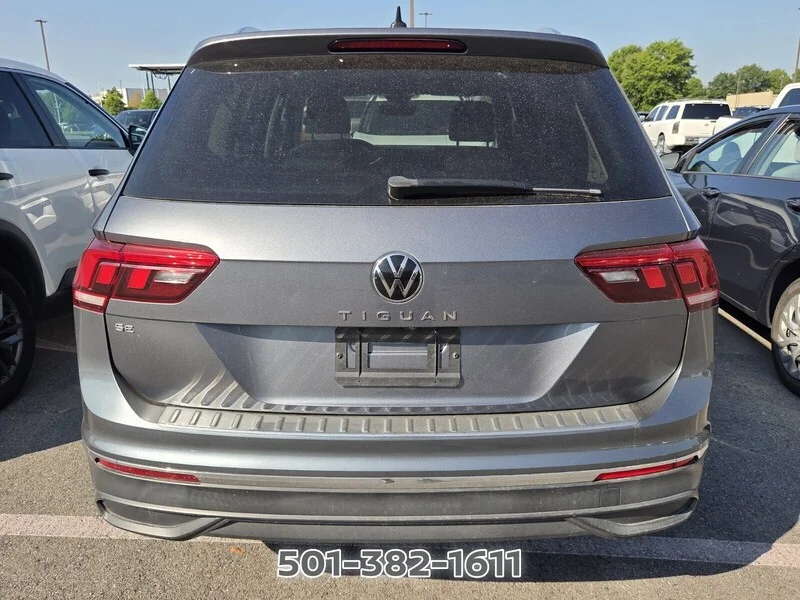 Used 2022 Platinum Gray Metallic Volkswagen 2.0T SE image 3