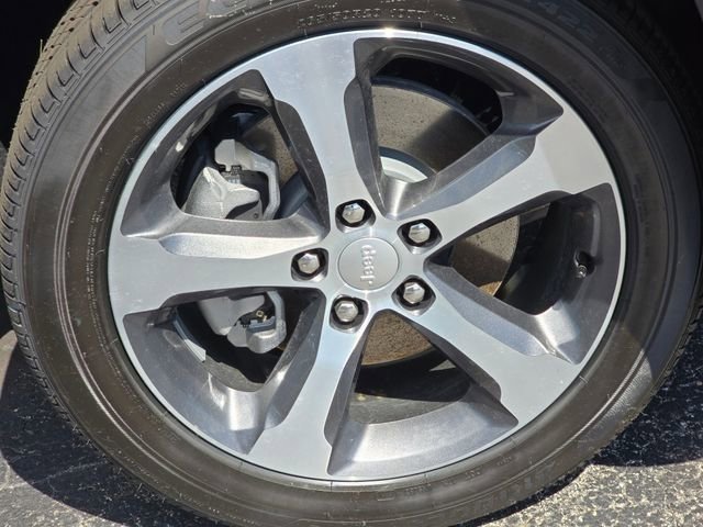 New 2026 Baltic Gray Metallic Clearcoat Jeep Limited image 26