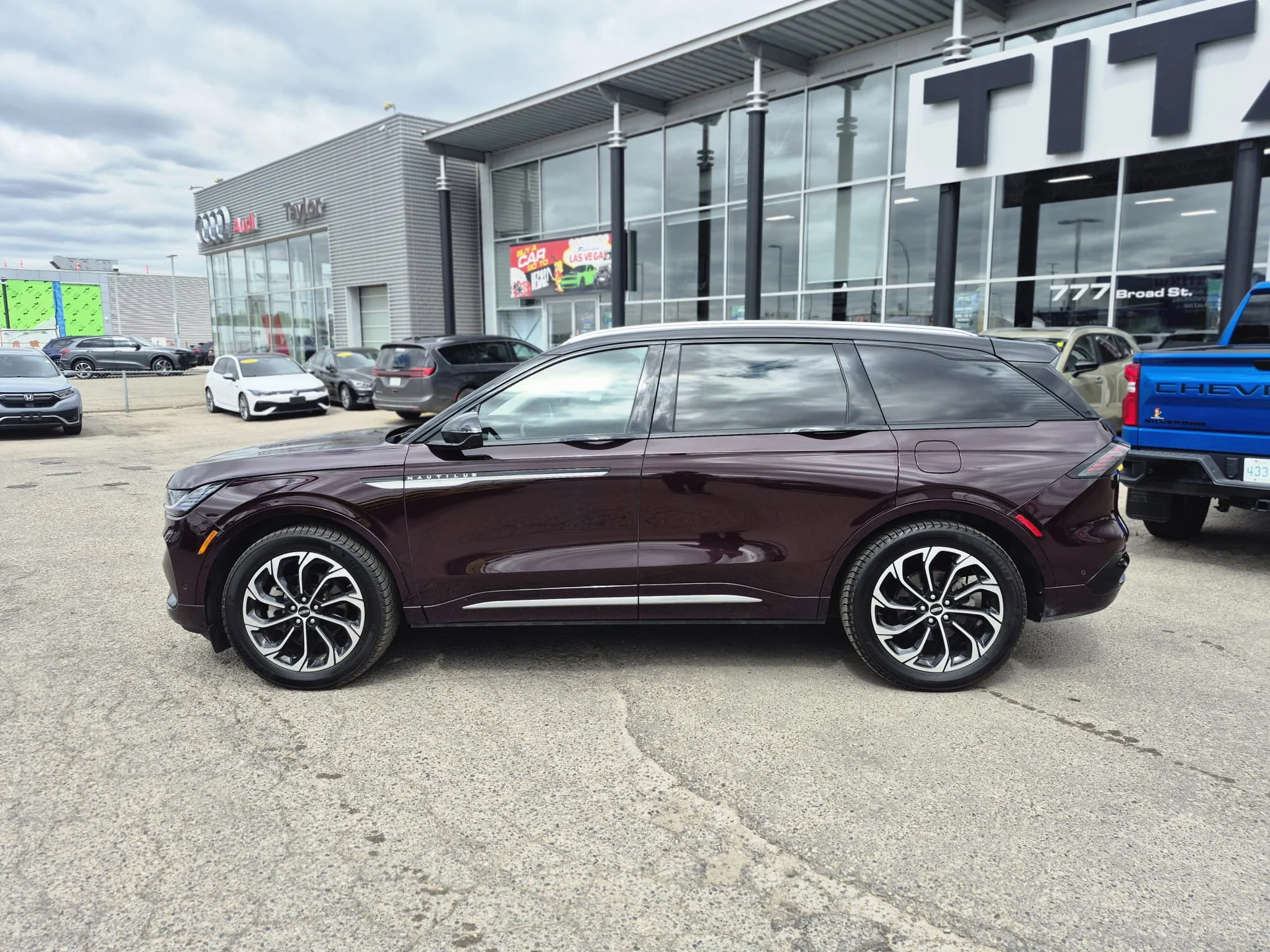 Certified Used 2024 Diamond Red Metallic Tinted Clearcoat Lincoln Reserve AWD*Adaptive Cruise | Remote Start | Nav | 360 Cam | Cooled Leather | Htd Wheel | CarPlay image 6